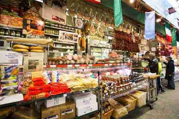 Arthur Avenue, la Little Italy nel Bronx: come arrivare e cosa vedere