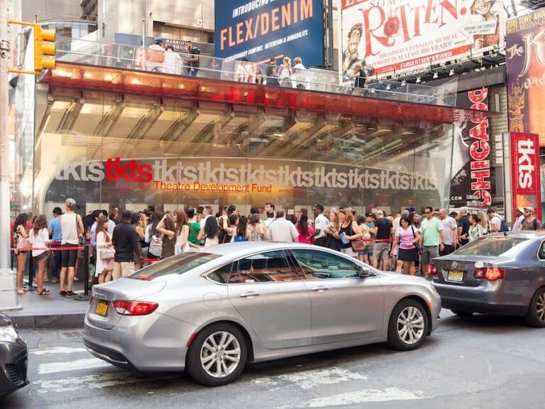 I chioschi TKTS per i biglietti scontati dei musical di Broadway