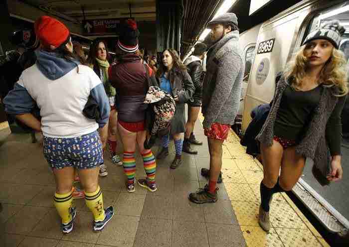 Senza pantaloni nella metro di New York