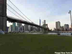 Il ponte di Brooklyn dal Brooklyn Bridge Park di Dumbo