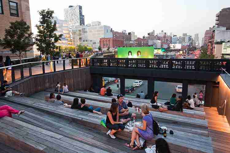 La vista sulla 10th Avenue dalla High Line