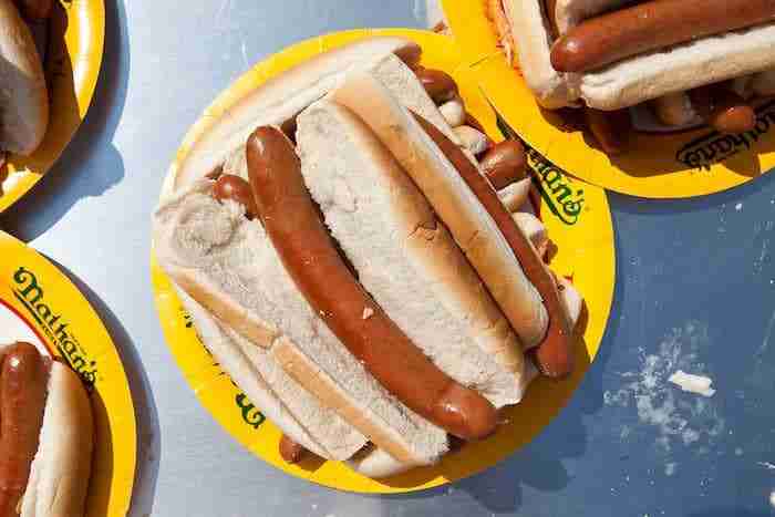 Nathan’s spegne 100 candeline: hotdog a 5 cent per Memorial Day