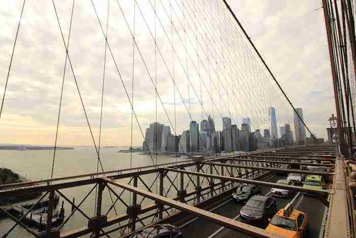 Vista su Lower Manhattan dal ponte di Brooklyn