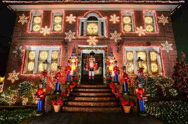 Le luci di Natale delle case di Dyker Heights