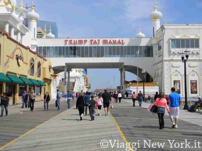 Il boardwalk di Atlantic City e i suoi casinò