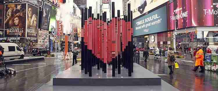 Nuova installazione artistica a Times Square per San Valentino