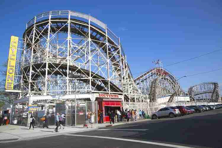 Il 90esimo compleanno del Cyclone di Coney Island