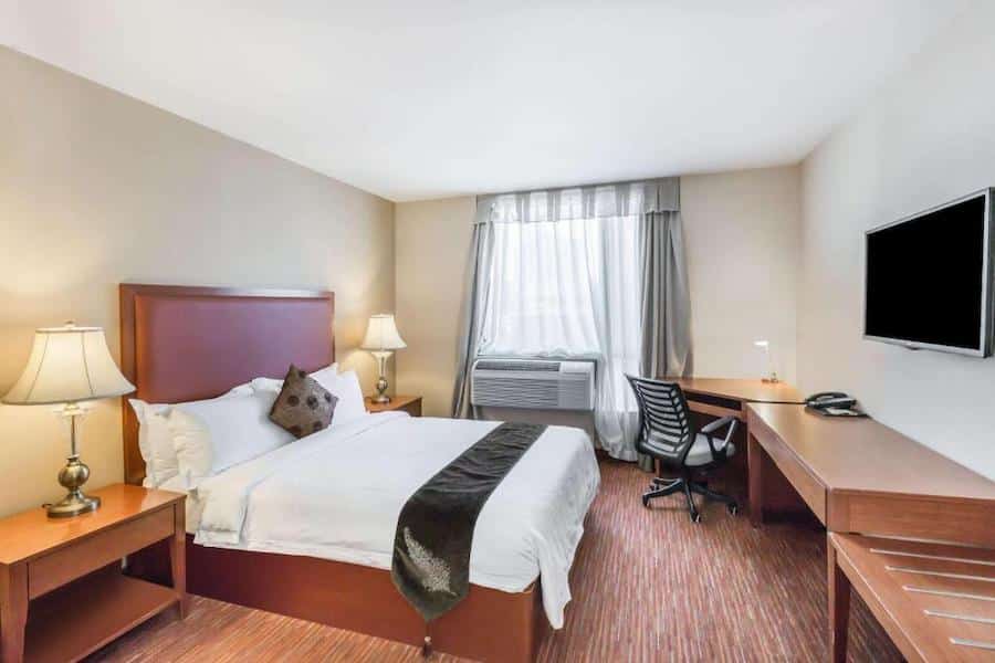 Anche Il Ramada si trova a Flushing nel Queens - Hotel economici a New York