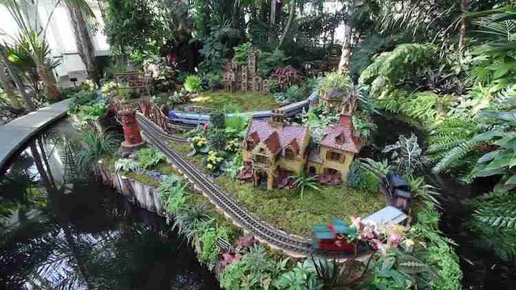 Holiday Train Show a New York