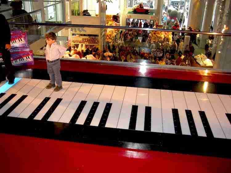 Riapre il negozio di giocattoli Fao Schwarz