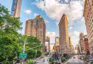 Il Flatiron Building si trova parte sud della 5th Avenue, vicino al Madison Square Park