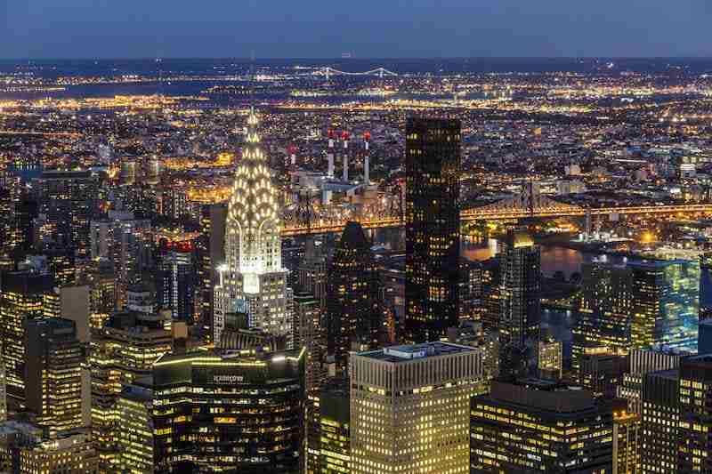Il Chrysler Building illuminato di notte