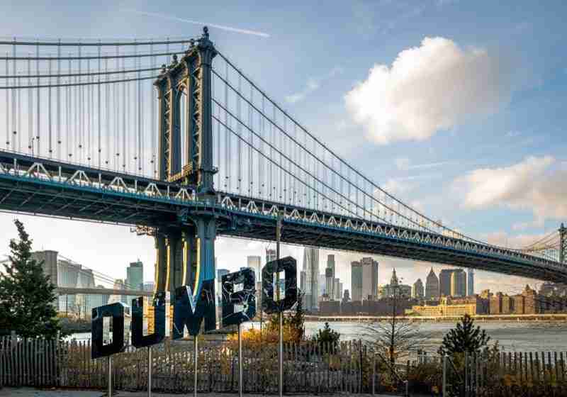 La scritta Dumbo vicina al Manhattan Bridge