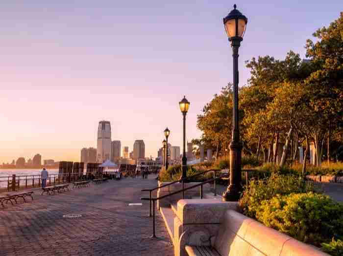 Un bellissimo tramonto a Battery Park