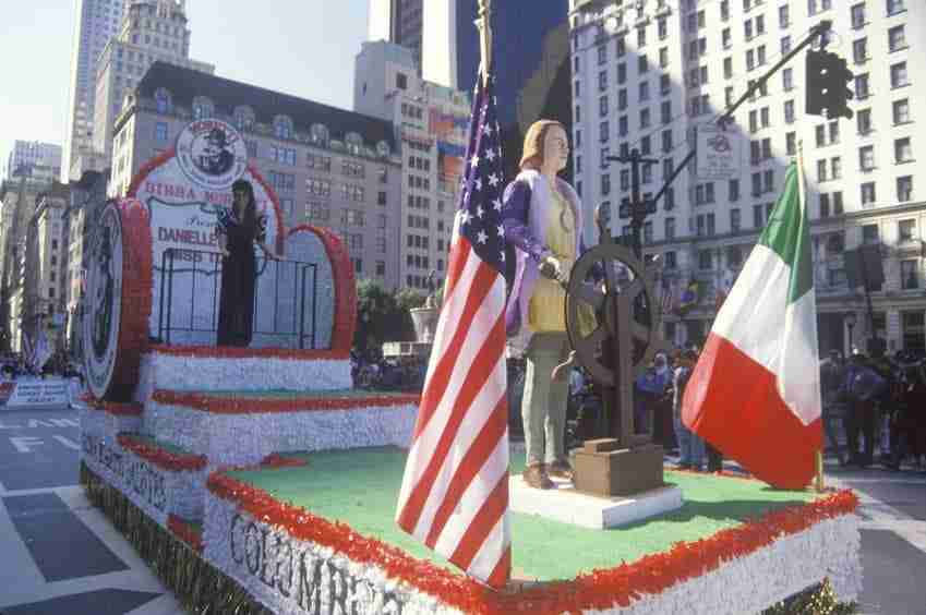 Un carro della Columbus Day Parade