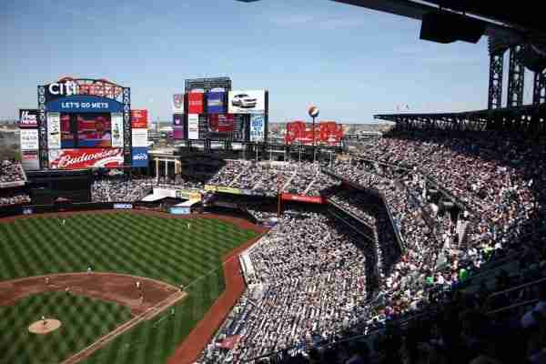 Stadio Citi Field pieno di persone