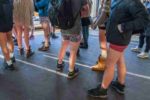 Partecipanti a "No Pants Subway Ride"