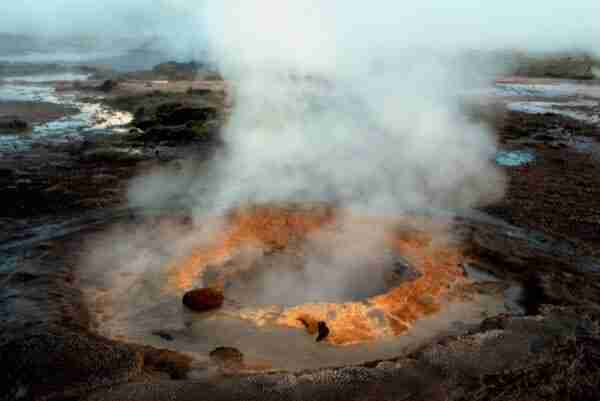 Geyser attivo in Islanda