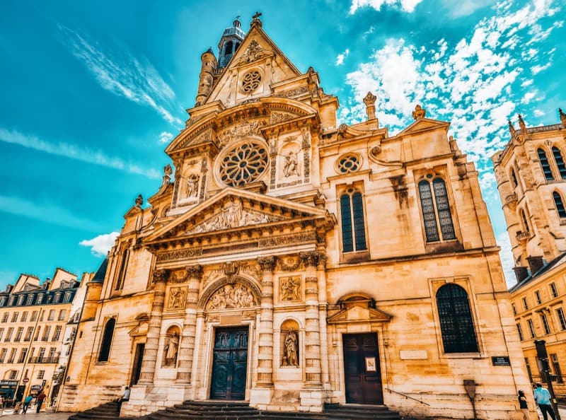 La Chiesa di Saint-Etienne-du-Mont dove Gil salirà sull'auto che lo porterà nel passato