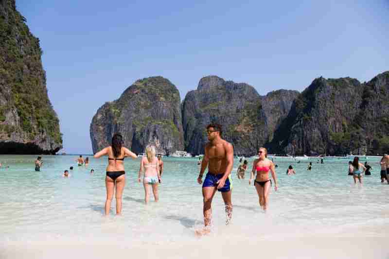 La spiaggia di The Beach a Phi Phi Island, Thailandia