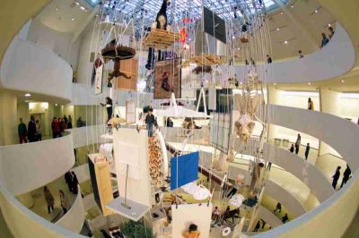 Esposizione di opere di Maurizio Cattelan al Guggenheim di New York