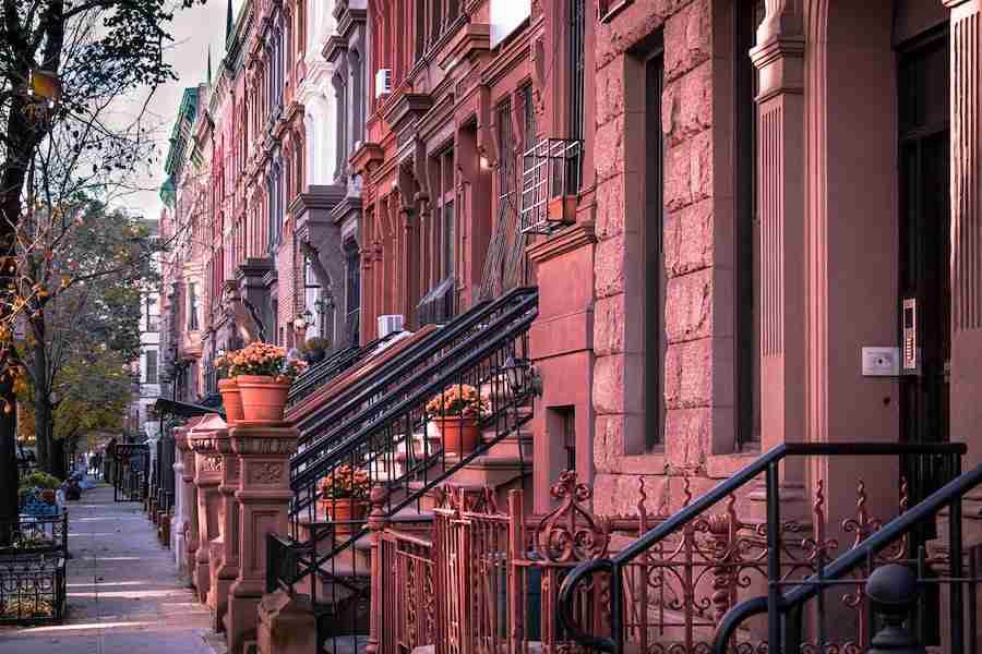 Le tipiche case di Harlem di Brownstones, New York