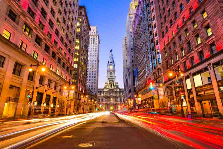 Broad Street a Philadelphia e il City Hall sullo sfondo