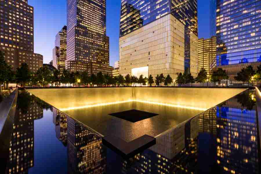È molto emozionante visitare la zona del 9/11 Memorial di notte