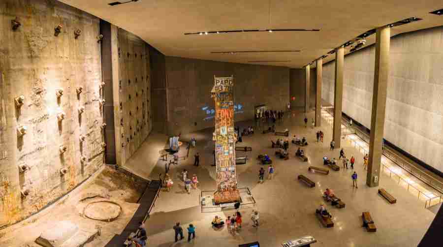 Nelle vicinanze c'è l'emozionante 9/11 Museum con pezzi delle torri