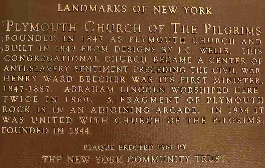 La targa sulla Plymouth Church of Pilgrims a Brooklyn
