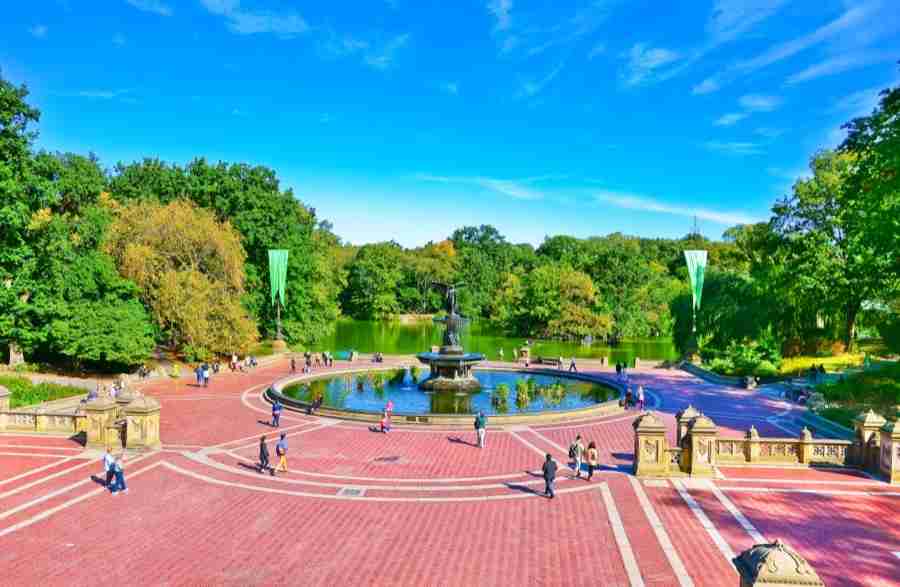 La Bethesda Terrace con la fontana, si trovano al centro del parco