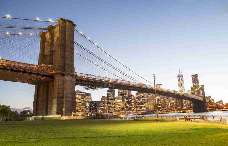 Lo spettacolo che si gode dal Brooklyn Bridge Park, Dumbo, Brooklyn