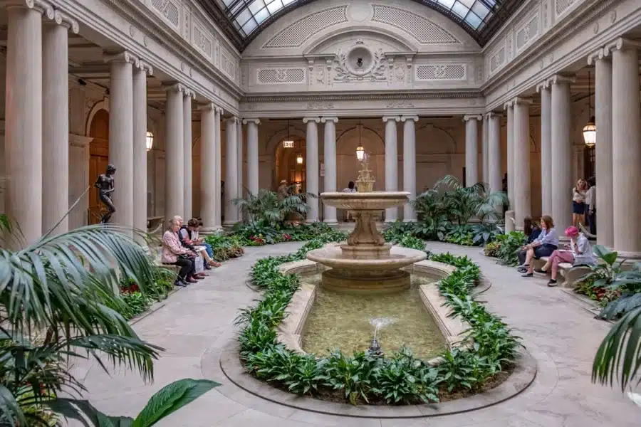 L'atrio della Frick Collection, antica residenza del signor Frick