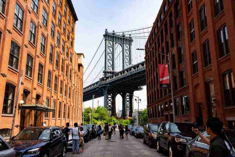 A Dumbo potrai ammirare l'Empire State Building dalle arcate del Manhattan Bridge