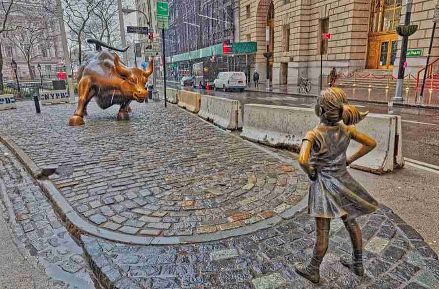 La bambina e il toro di Wall Street (prima dello spostamento della Fearless Girl)