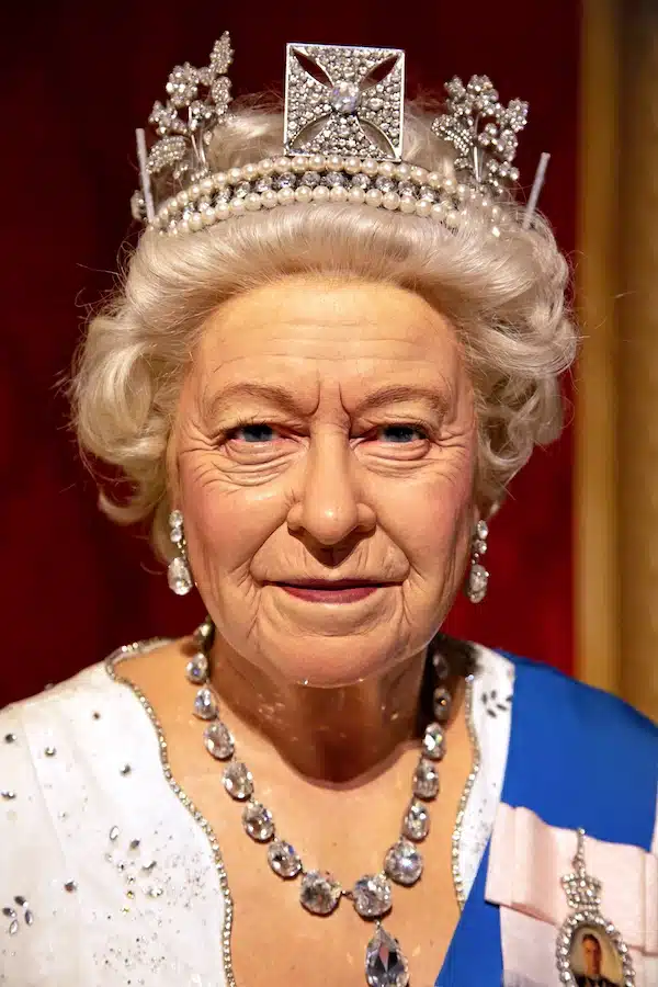 La defunta regina Elisabetta II al museo delle cere