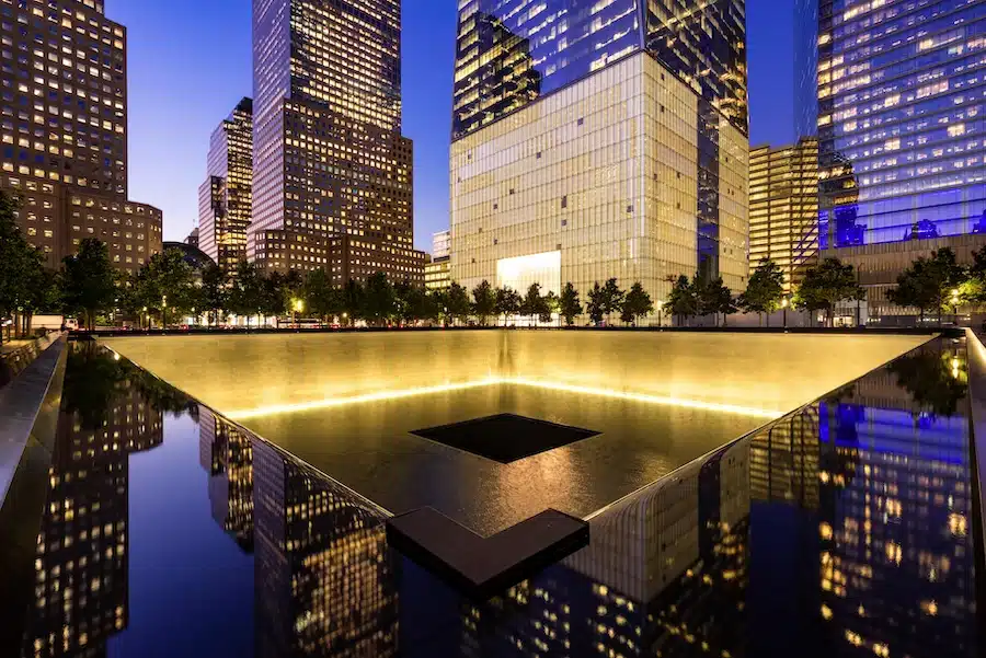 Una delle "Reflecting Pools" le piscine riflettenti del 9/11 Memorial