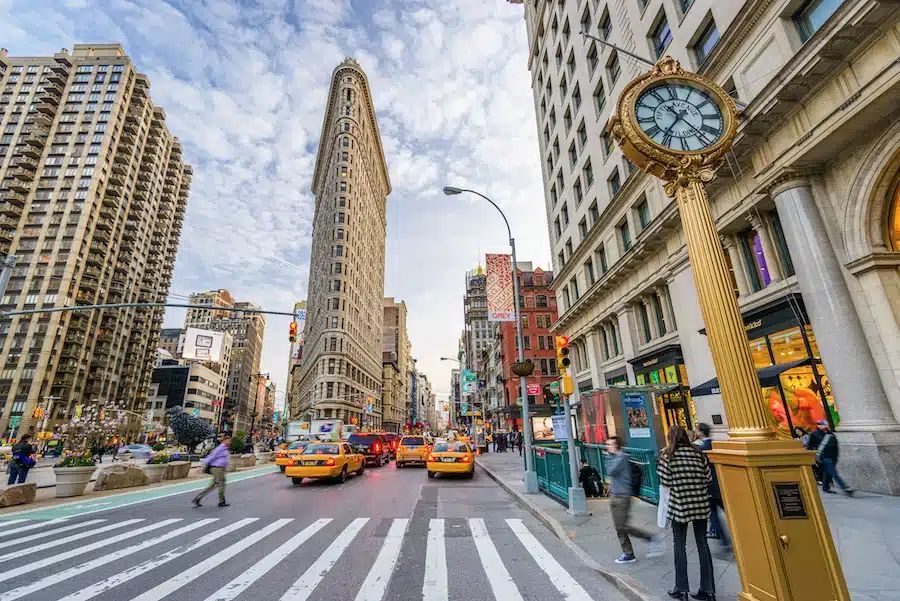 Il Flatiron Building si trova parte sud della 5th Avenue, vicino al Madison Square Park