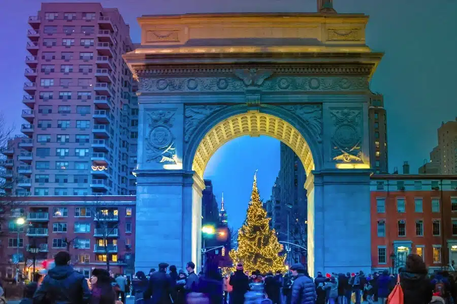 Albero di Natale al Washington Square Park di New York