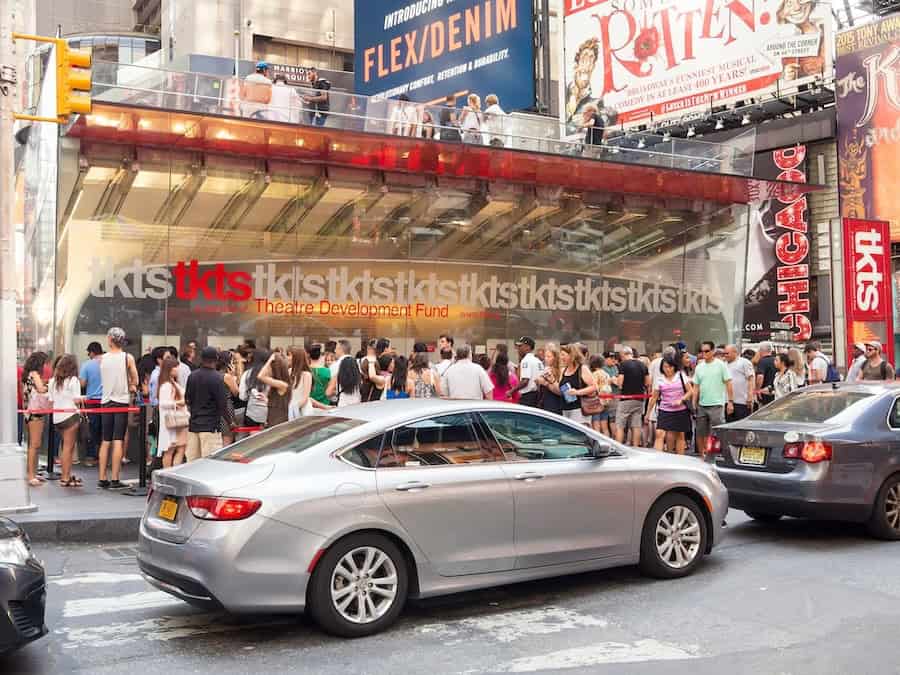 Comprare biglietti musical di Broadway scontati ai chioschi TKTS